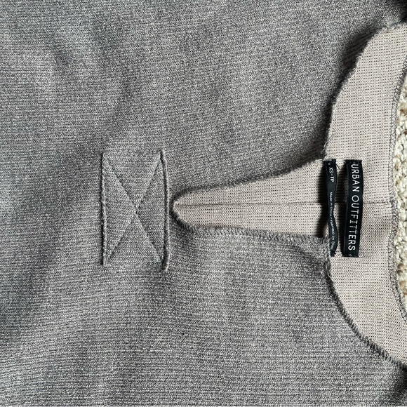 SHOP CLOSING / FINAL PRICE: UO Jax Inside Out Notch Neck Top - Picture 6 of 6